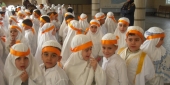 أطفال آخرون يؤدون  مناسك الحج