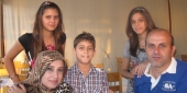 والدا لينا وشقيقتها فاطمة (أخصائية التغذية)