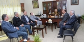الممثل المقيم الجديد لـ "الصندوق الكويتي للتنمية الإقتصادية العربية" المهندس نواف الدبوس ود. سعيد المكاوي وبعض القائمين على المشروع