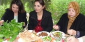 غداء في الحكورا: أكلة مجدرة حمراء.. من وحي جمال الطبيعة