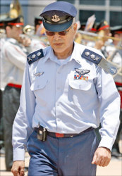 دان حالوتس