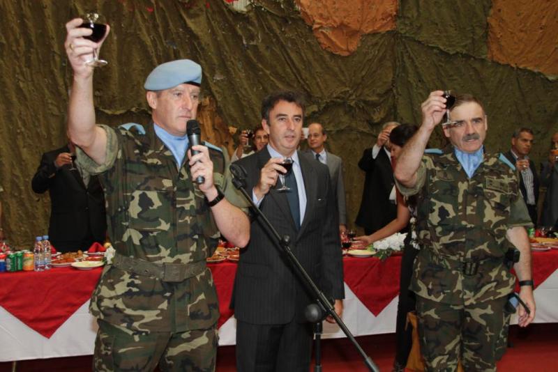 الكتيبة الخامسة عشرة في لبنان  تحتفل بالعيد الوطني الإسباني.
