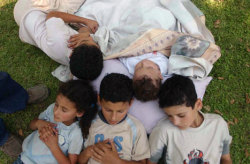 أطفال نازحون في صيدا (أرشيف ــ خالد الغربي)