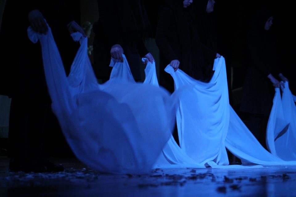 مسرحية البيت الأسود تجسد معاناة المرأة الفلسطينية والعراقية
