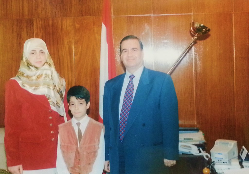 صورة تذكارية اخذت الى جانب سعادة السفير اللبناني السيد حسين الموسوي في العاصمة البلغارية صوفيا