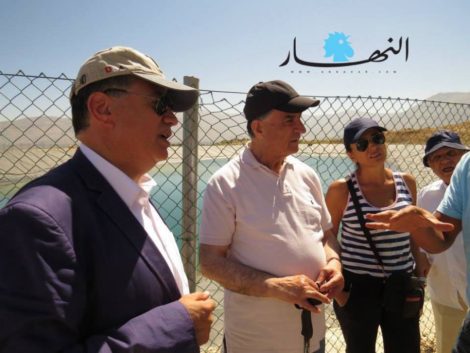 الكردينال بشارة الراعي يتفقد اراضي الديمان بـالجينز