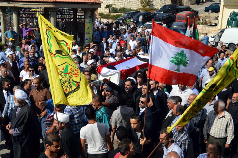موكب تشييع السيد هاني فحص يعبر شوارع جبشيت (عدنان طباجة)