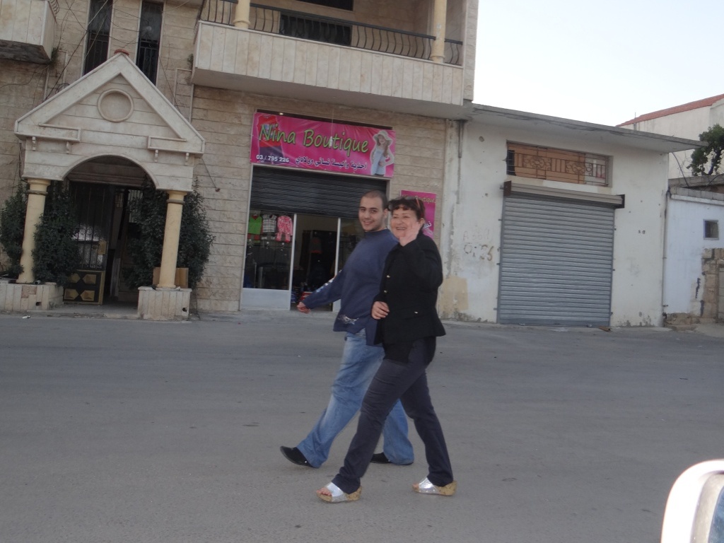 «نينا بوتيك» لبيع الألبسة النسائية والولادية والأحذية لكافة الاعمار. مقابل المدخل الغربي لـ "مدرسة البركة"