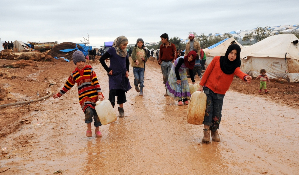 لم يجد النازحون خلاصهم بمجرد النزوح، فهم يعيشون عندنا في ظروف صعبة للغاية، ازدادت قساوة مع حلول فصل الأمطار وموجات الصقيع
