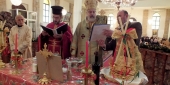 المتروبوليت حداد يرش المؤمنين بالماء المقدس - صورة مايا العشي – مرجعيون