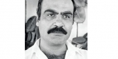 الشاعر محمد العبدالله، إلى يسار الصورة، مع مجموعة من الشعراء والمثقفين