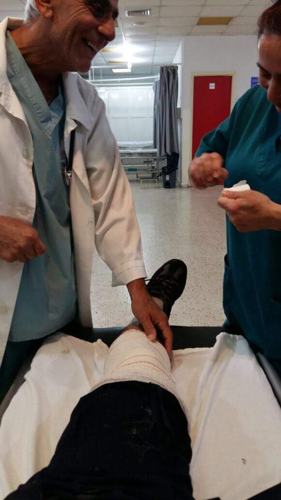 الشاب عبدو خريس اثناء المعالجة