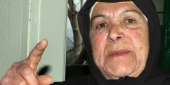 الحاجة خديجة عبد الرضا عكر مع احدى قريباتها
