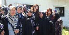 سفيرة النوايا الحسنة الكاتبة والمستشارة الدولية هنادي عبّاس الزيّات في أحد أنشطتها في مغدوشة - من الأرشيف