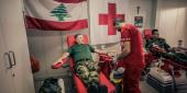 عناصر دولية ولبنانية تتبرع بالدم للصليب الاحمر في صور