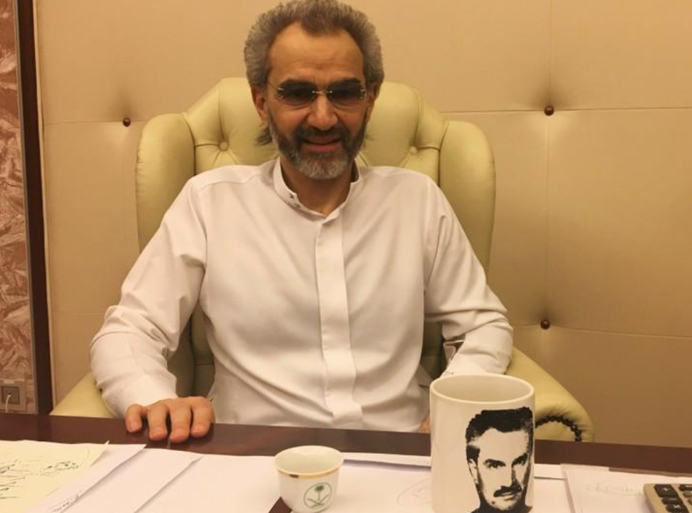 الملياردير السعودي الأمير الوليد بن طلال يتحدث من فندق ريتز كارلتون بالرياض
