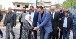 المرشح عن المقعد السني في حاصبيا ومرجعيون عماد الخطيب خلال جانب من الجولة في حلتا 