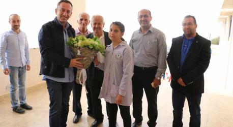 الخطيب ومدير مدرسة عين جرفا نسيب الحسنية