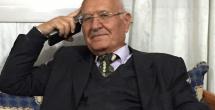 هاني شعيب  متوسطاً حسين نعيم خريس وعلي عبّود في صورة تذكارية في المكتبة العامة في الخيام مع أعضاء هيئتها التأسيسية