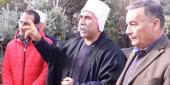 الشيخ ابو محمد علي معدي والمحامي سامر علي امام محكمة الصلح في عكا بعد إطلاق السراح يتحدثون الى المشايخ والشباب اللذين وصلوا من كل حدب وصوب تضامناً معه واستنكاراً للاعتقال التعسفي