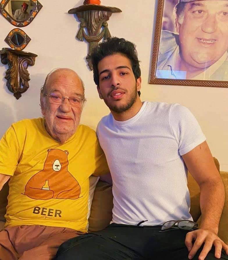 آخر صورة مع حفيد محمود ياسين