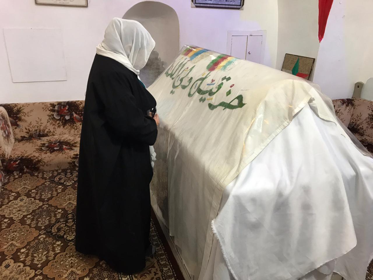 مقام النبي حزقيل، بلاط