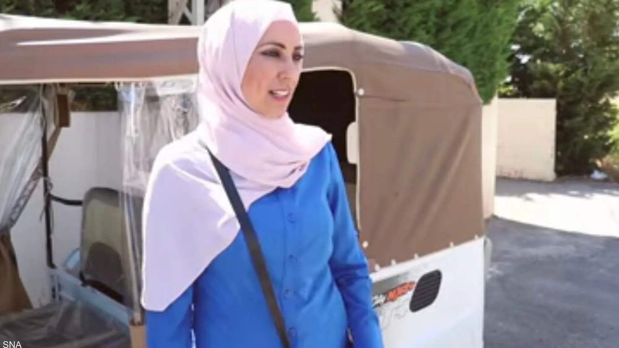 عملت هلا سابقا في مصبغة لتنظيف الملابس