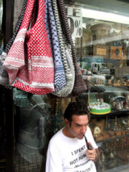  في كشك بالأشرفية لبيع الكوفيات الجديدة
