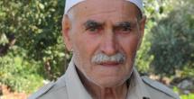 الحاج أبو توفيق سعد وأبو علي حسن عكر، كلما التقيا، يتبادلان أطراف الحديث عن الزراعات وعن ذكريات ليبيا