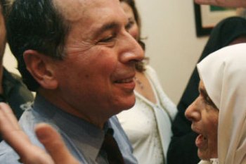 اللواء جميل السيّد مع والدته