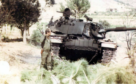 الحمصي بعد معارك بيادر العدس ضد القوات الإسرائيلية عام 1982