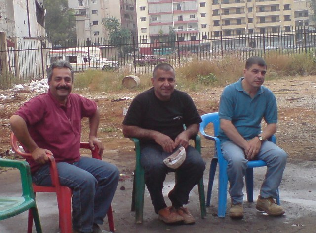 الحاج عباس أبو عباس (الأصلي) في وسط الصورة
