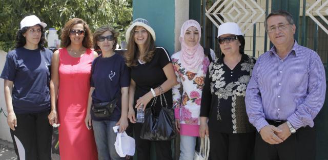 صورة تذكارية لبعض الناشطات مع المهندس أسعد رشيدي