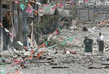  سوق بنت جبيل مدمّراً في تموز 2006 (م. ع. م.)